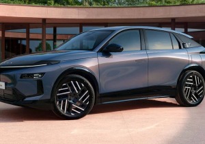 Η Lancia βάζει στη πρίζα τη Gamma με 1.000 χλμ. αυτονομία και 375 ίππους