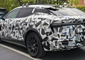 «Έσκασε μύτη» στη Κίνα το νέο PHEV Lotus Eletre με αυτονομία 1.100 χλμ