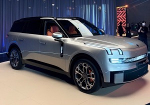 Αυτονομία 1.443 χλμ, 883 PS και 0-100 σε 4.3” – Το Lynk & Co 900 δίνει… ρέστα!!