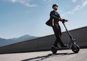Το νέο σκούτερ Ninebot Max G3 της Segway τα «σπάει»