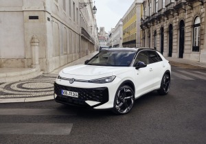Νέο Volkswagen T-Roc: Ροκ χαρακτήρας, υβριδική τεχνολογία και σιγουριά έως 10 χρόνια