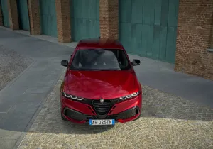 Διαθέσιμη η νέα Alfa Romeo Tonale Ibrida, πιο δυναμική και προσιτή από ποτέ – Τιμή