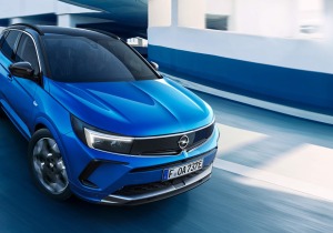 Το νέο Opel Grandland Plug-in Hybrid εντυπωσιάζει overall