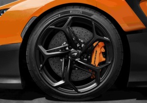 Η McLaren «δίνει φωνή» στην πρόσφυση – Η πατέντα που κάνει τα ηλεκτρικά supercars να… μιλάνε στον οδηγό