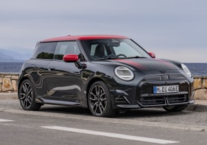 MINI Cooper SE JCW: Ηλεκτρικό, στυλάτο και σπορ!