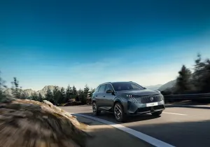 Νέα Peugeot E-3008 και E-5008 Dual Motor με τετρακίνηση και κορυφαία απόδοση