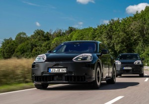 Η Porsche κρατά τον κινητήρα εσωτερικής καύσης