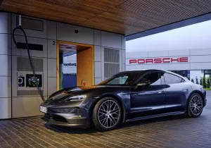 Η Porsche ανοίγει το Charging Lounge στο Αμβούργο