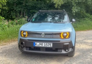 Renault 4 E-Tech Electric: Το Quatrelle μπήκε στη πρίζα