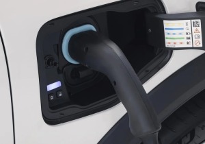 Η Renault μαζί με την Mobilize και την Octopus Energy θα παρέχουν δωρεάν φόρτιση