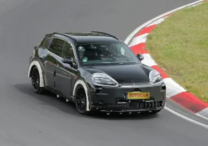 H ηλεκτρική Porsche Cayenne τεστάρεται στο Nürburgring