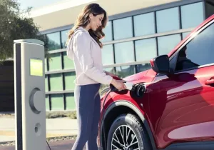 Ford: στρέφεται προς τα υβριδικά στην Ευρώπη