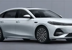 Geely Galaxy A7: Το υβριδικό σεντάν με 2.100 χλμ αυτονομίας και τιμή €12.300