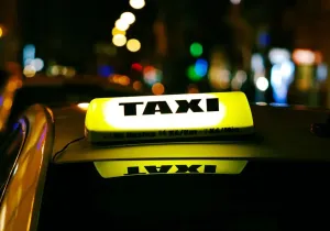 Βουλή: Τη Δευτέρα ψηφίζεται το νομοσχέδιο για τα ταξί - Τι περιλαμβάνει