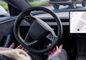 Η Tesla φέρνει την πλήρως αυτόνομη οδήγηση στην Ευρώπη