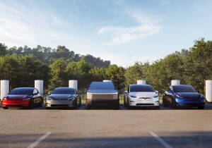 Η Tesla αυξάνει ξανά την παραγωγή και τις πωλήσεις