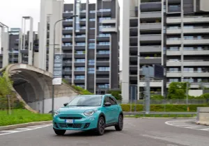 FIAT 600 Hybrid Icon: Ετοιμοπαράδοτο, με αυτόματο κιβώτιο, €24.490 και δώρο το χρώμα