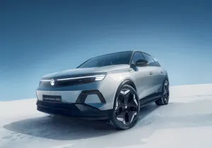 Η Opel λανσάρει το Grandland Electric AWD