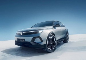 Η Opel λανσάρει το Grandland Electric AWD