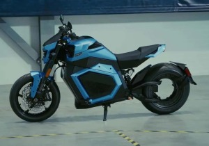 Αυτή είναι η πρώτη ηλεκτρική μοτοσικλέτα στο κόσμο, με μπαταρία στερεάς κατάστασης – Φορτίζει σε 12΄