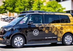 VW: Στα «χνάρια» της Tesla ετοιμάζει το δικό της robotaxi