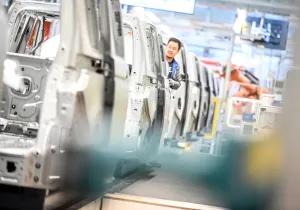 Η Volkswagen «πατάει φρένο» στην παραγωγή του ID. Buzz