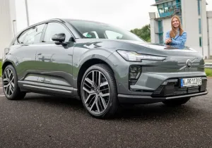 Το Volvo EX60 εντυπωσιάζει με την εκλεπτυσμένη οδήγησή του