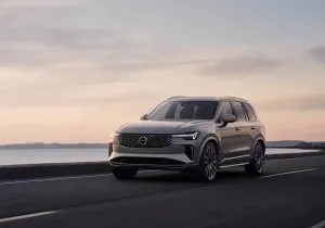 Η Volvo θα αναβαθμίσει το EX90 στα 800 βολτ