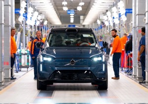 Η Volvo σκέφτεται να μεταφέρει την παραγωγή στις ΗΠΑ λόγω Τραμπ