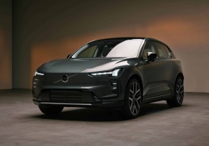 Να τι συμβαίνει όταν το νέο EX60 της Volvo χτυπήσει μετωπικά σε κολώνα