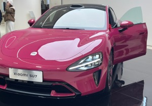 Πουλάει σαν ζεστό ψωμί! Χρειάζονται 350 μέρες για να παραλάβεις το Xiaomi SU7