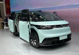 Zeekr Mix: Ο αντίπαλος του VW ID Buzz