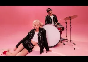 Το "APT" των Bruno Mars και Rosé το πρώτο single σε πωλήσεις διεθνώς το 2025 (+video)