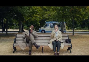 Η Olivia Colman στη νέα καμπάνια της Burberry σε σκηνοθεσία John Madden (+video)