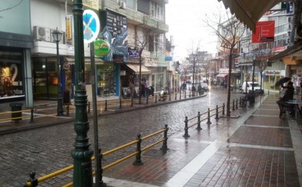 Προαιρετικά ανοιχτά τα καταστήματα την Κυριακή 19 Ιουλίου