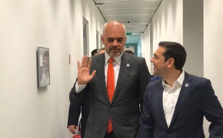 Κόντρα Τσίπρα με Ράμα για τα επεισόδια στη Σβέρνιτσα