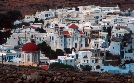 Τήνος: Χιλιάδες κόσμου φτάνουν στο νησί από κάθε γωνιά της Ελλάδας και το εξωτερικό 
