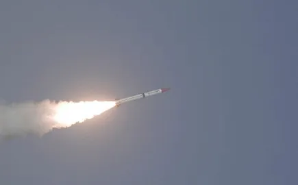 Axios: Αμερικανικές δυνάμεις έπληξαν ιρανικούς εκτοξευτές πυραύλων στο νησί Λαράκ 
