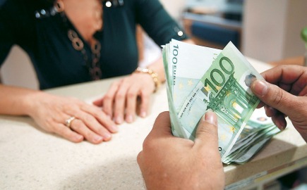 Συνταξιούχοι δύο ταχυτήτων - Μεγάλο το χάσμα στις συντάξεις Δημοσίου και ιδιωτικού τομέα