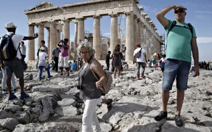 Τουρισμός: Οι τουρίστες ξοδεύουν περισσότερο και αλλάζουν την εικόνα των εσόδων