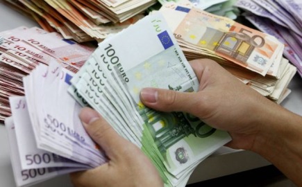 Τα σενάρια αύξησης των κατώτατων αποδοχών στον ιδιωτικό τομέα ανάλογα με το χρόνιο διεξαγωγής των εκλογών