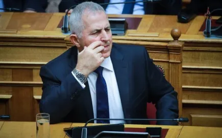 Βουλή: Ανακοινώθηκε στην Ολομέλεια η ένταξη του Ε. Αποστολάκη στην ΚΟ του ΠΑΣΟΚ 
