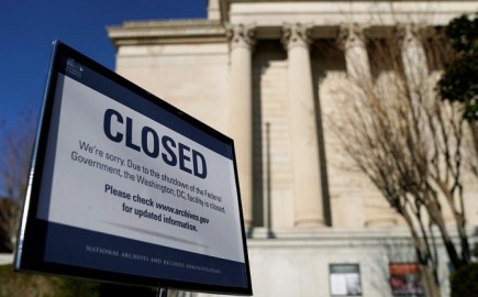 ΗΠΑ: Δικαστής μπλόκαρε προσωρινά τις απολύσεις από την κυβέρνηση Τραμπ