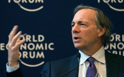 "Στο χείλος ενός πολέμου κεφαλαίων ο κόσμος", προειδοποιεί ο Ρέι Ντάλιο