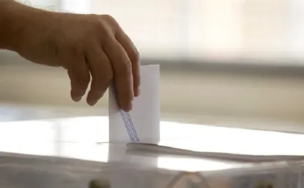 Δημοσκοπήσεις: Δεν έπεισαν οι εξαγγελίες της ΔΕΘ-Δεύτεροι οι αναποφάσιστοι 