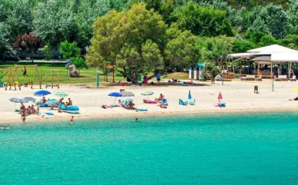 Ανησυχία στις βαλκανικές τουριστικές αγορές από την πυρκαγιά στη Σίβηρη 