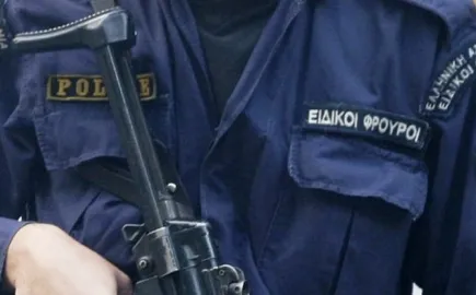 Δύο επιθέσεις σε διμοιρίες των ΜΑΤ στα Εξάρχεια