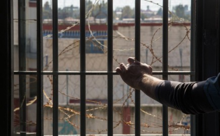 Συνελήφθη ο αρχιφύλακας των φυλακών Δομοκού για συνέργεια στη δολοφονία ισοβίτη