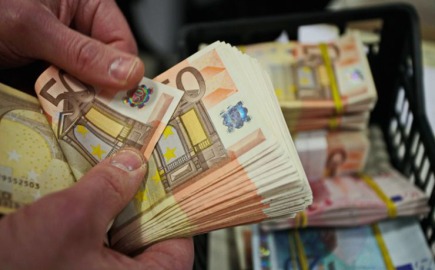 Οι δραματικές απώλειες των αποταμιεύσεων τα τελευταία 14 χρόνια - Αύξηση των καταθέσεων των επιχειρήσεων