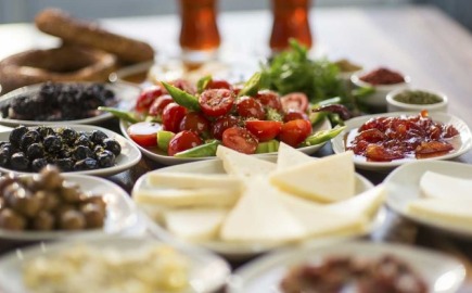 Taste Atlas: Στη κορυφή του κόσμου η Γραβιέρα Νάξου ΠΟΠ 